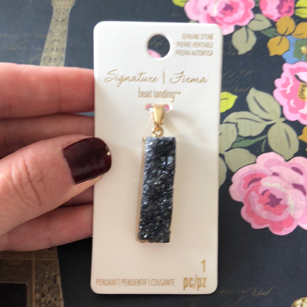 NWT bead landing pendant